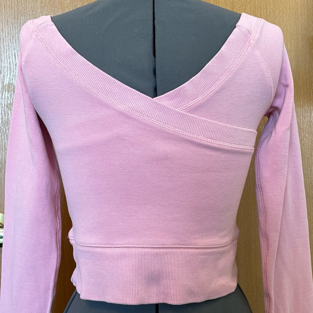 A&F Cropped sweatshirt top crisscross low back Abercrombie Fitch sz S model sz M